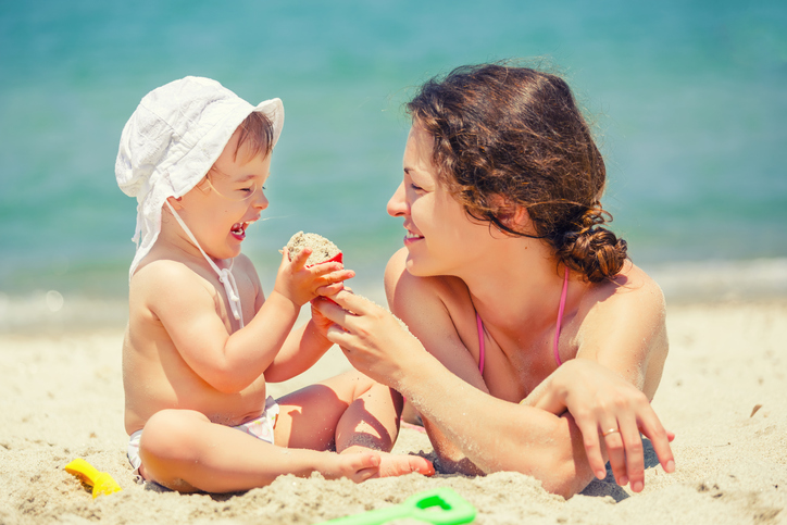 How to Successfully Manage Your First Beach Vacation With Your Baby
